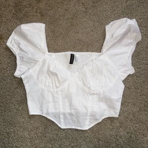 Cropped puff sleeve blouse.